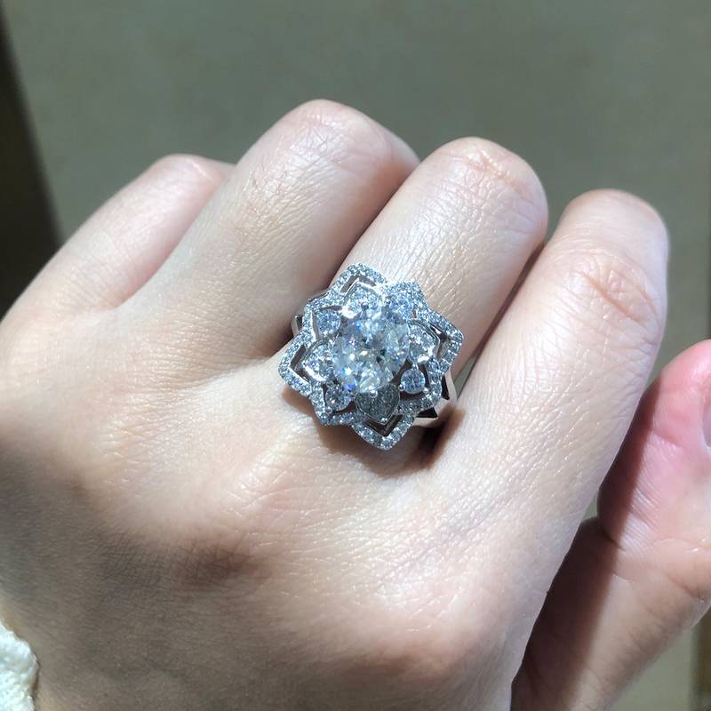 豪华花瓣圆钻Women's RingS925银镀白金定制选款主石Moissanite2.0ct/副石高碳钻